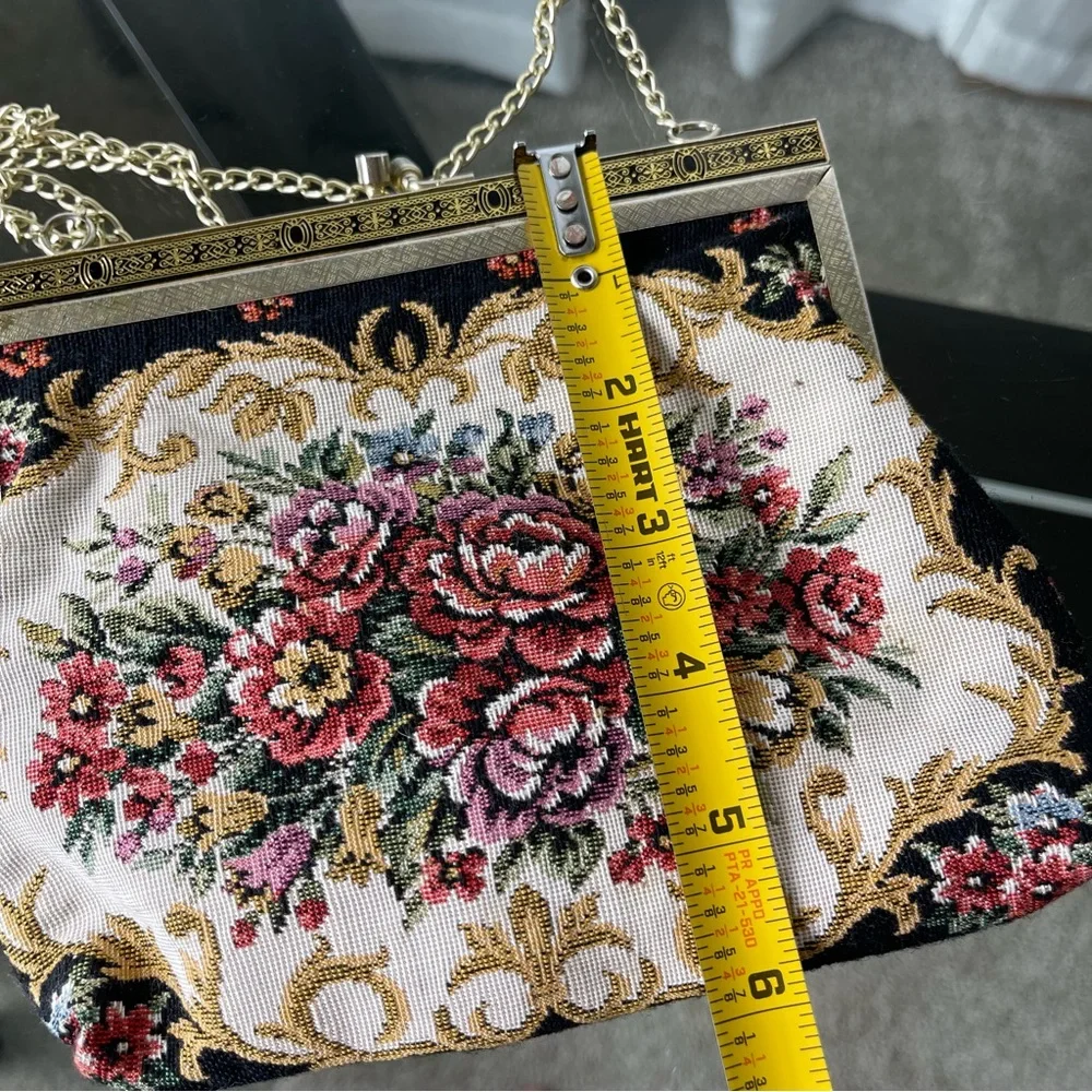Vintage Small Kisslock Floral Tapestry Chain Evening Bag Romantic Historic‎